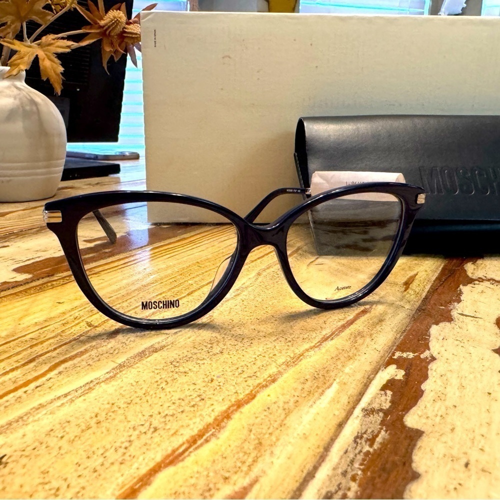MOSCHINO | Glasses with case and wipe